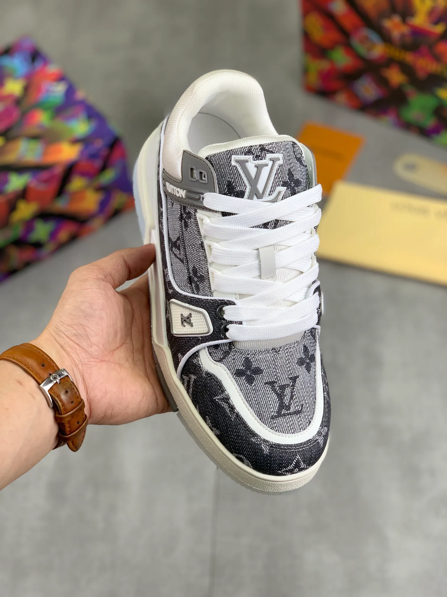 Men's men's shoes 💰P540 New style 💰💎💎Latest color High version 2025Louis*Vuitto* LV Traine Catwalk TRAINER outsole and fabric private model A shoe that definitely costs a lot of money and effort. This series was designed after the arrival of Vifgil. It is favored by many fans every season. Original TPU outsole Original packaging Men's size: 38-45 (46 can be customized) Color: 2️⃣ colors available (available from stock, super fast delivery)